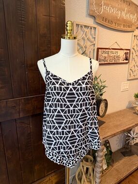 INC International Concepts Black & White Geometric Cami
